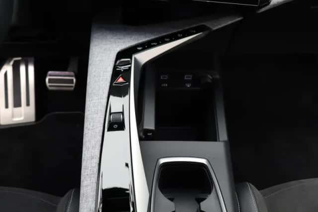 Peugeot e-3008 (2025) thumbnail 8