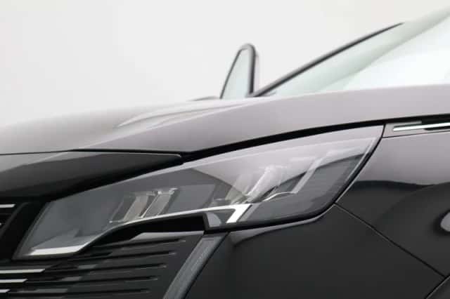 Peugeot 3008 (2022) thumbnail 16