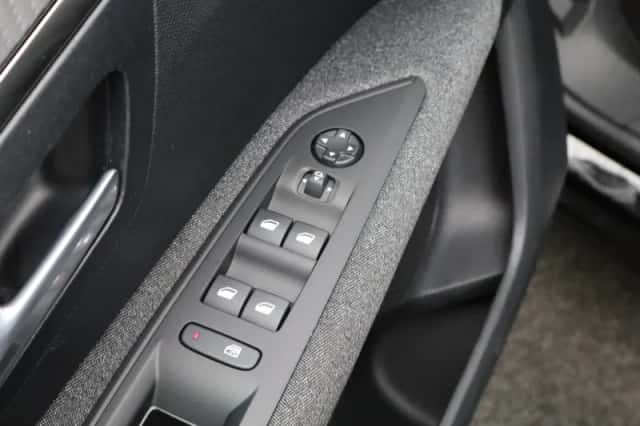 Peugeot 3008 (2022) thumbnail 28