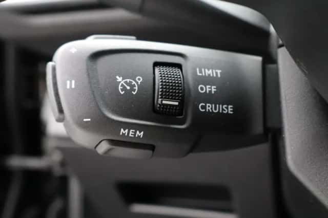 Peugeot 3008 (2022) thumbnail 43