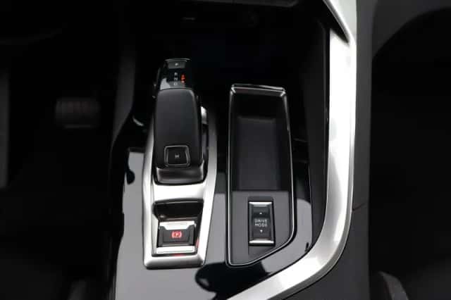 Peugeot 3008 (2022) thumbnail 8