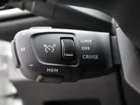 Peugeot 3008 (2021) thumbnail 25