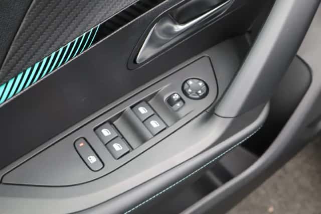 Peugeot 2008 (2022) thumbnail 32