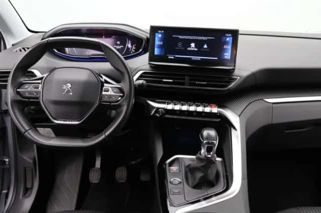 Peugeot 5008 (2021) thumbnail 3