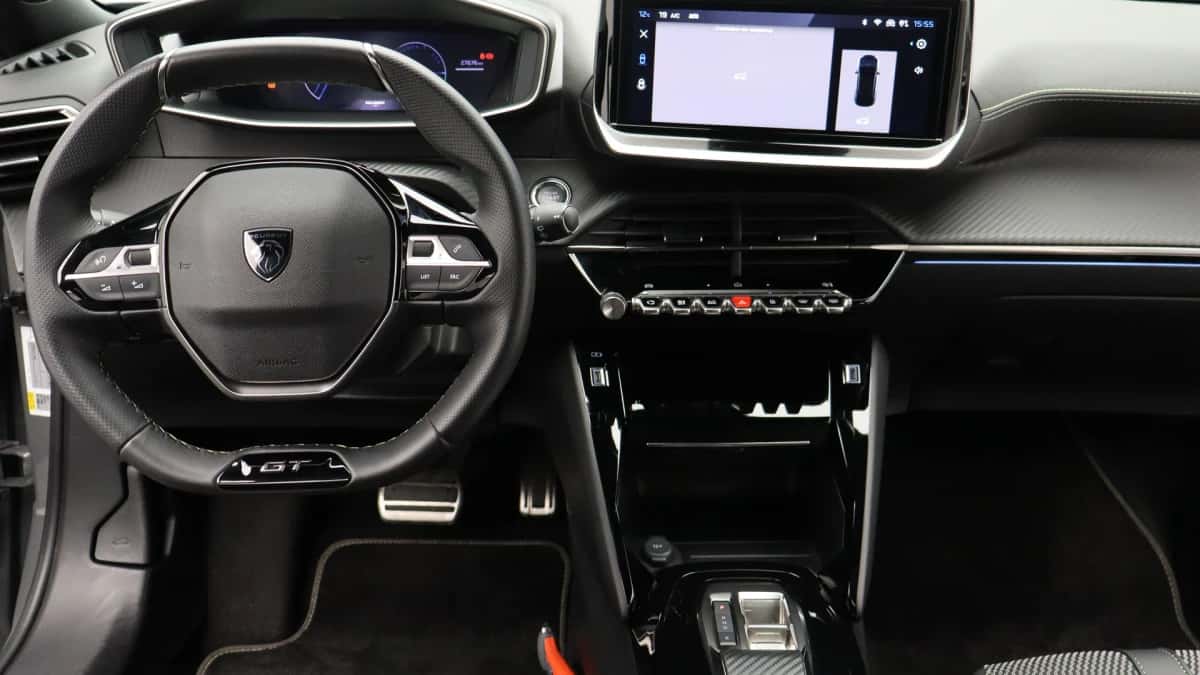 Peugeot e-2008 (2024) — foto 1