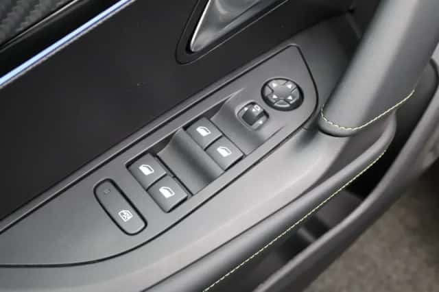 Peugeot e-2008 (2024) thumbnail 24
