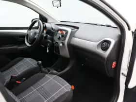 Peugeot 108 (2017) thumbnail 32