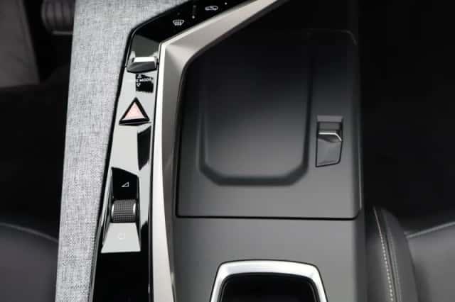 Peugeot e-3008 (2025) thumbnail 12