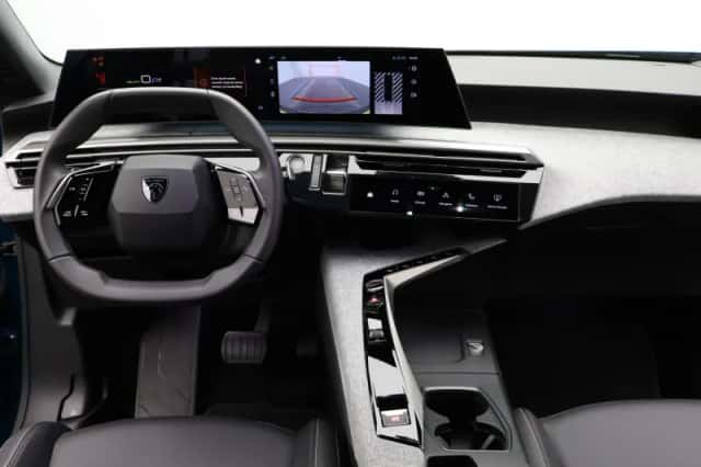 Peugeot e-3008 (2025) thumbnail 3