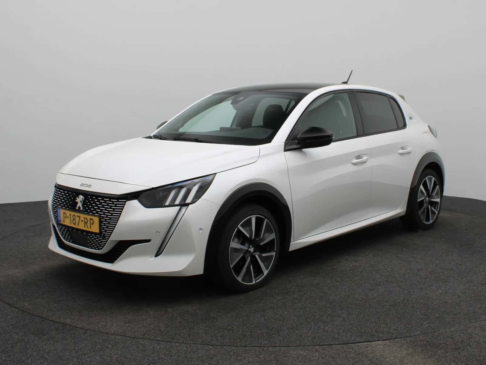 Peugeot e-208 (2022) — foto 1