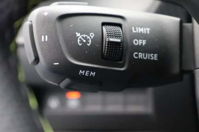 Peugeot e-208 (2022) thumbnail 31