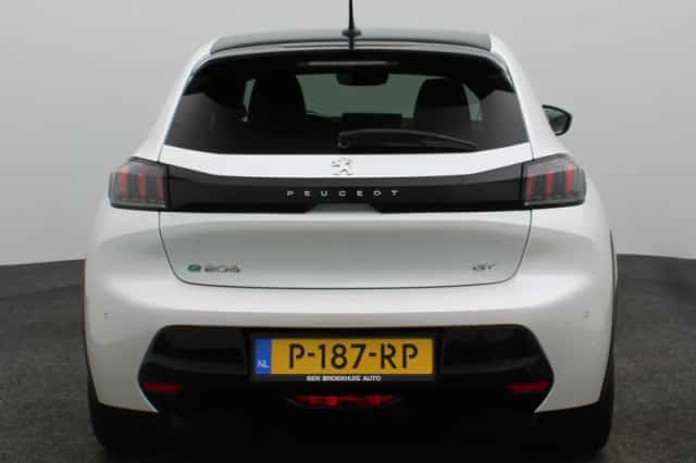 Peugeot e-208 (2022) thumbnail 6
