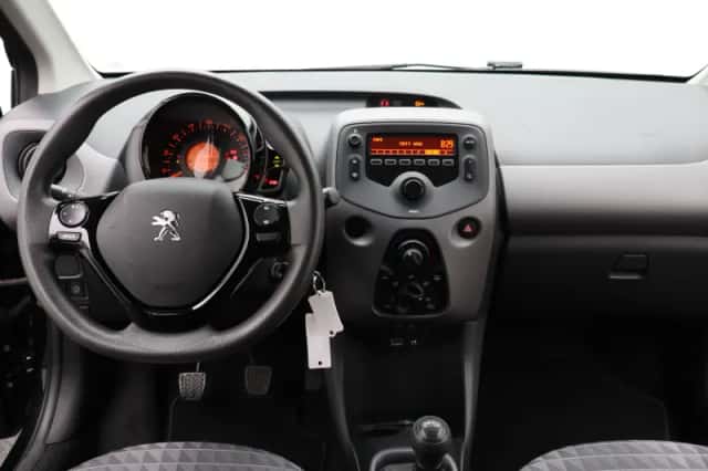 Peugeot 108 (2022) thumbnail 3