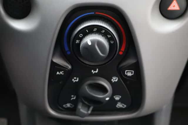 Peugeot 108 (2022) thumbnail 21