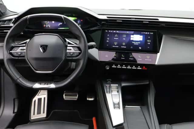 Peugeot 408 (2023) thumbnail 3