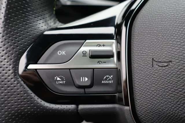 Peugeot 408 (2023) thumbnail 31