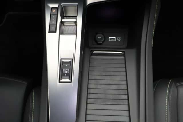 Peugeot 408 (2023) thumbnail 8