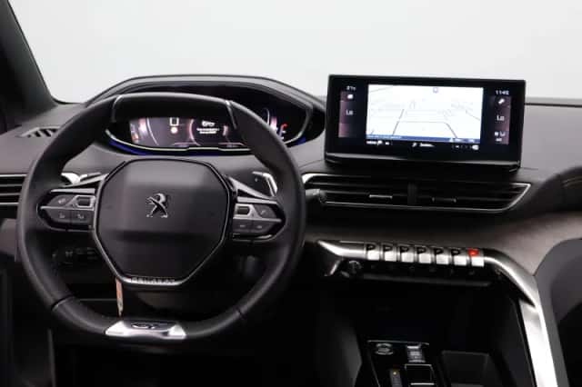 Peugeot 3008 (2023) thumbnail 3
