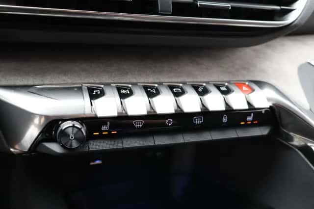 Peugeot 3008 (2023) thumbnail 23