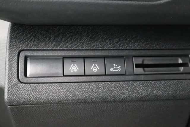 Peugeot 3008 (2023) thumbnail 26