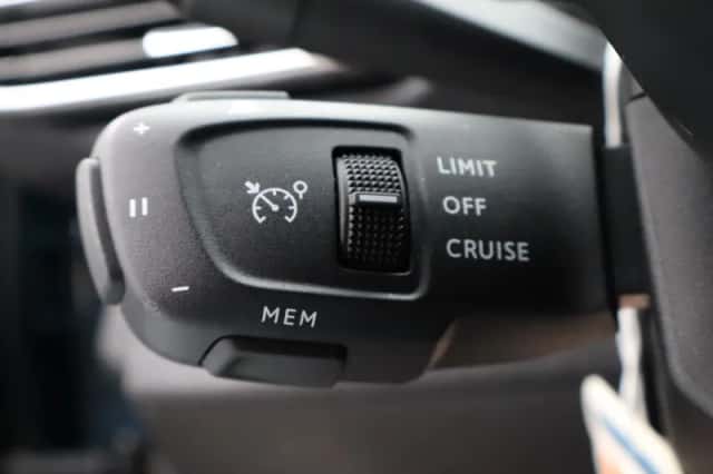 Peugeot 3008 (2023) thumbnail 29