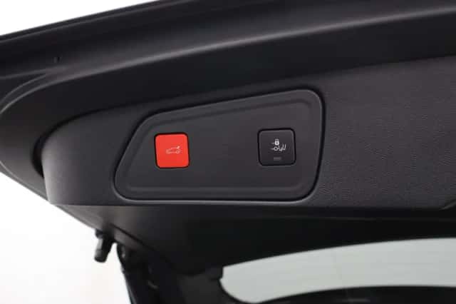 Peugeot 3008 (2023) thumbnail 31