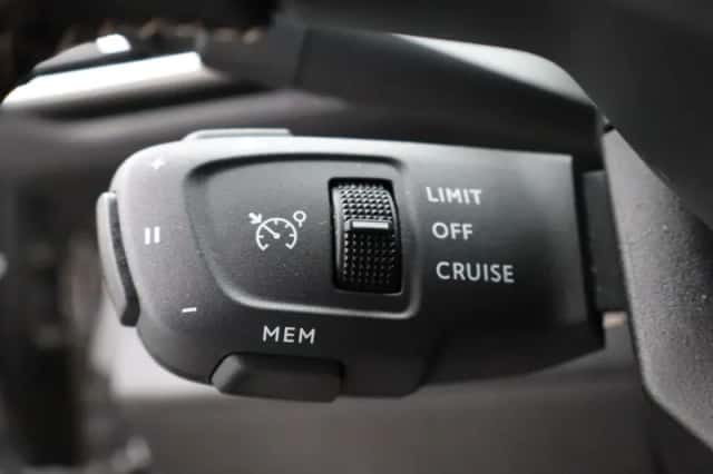 Peugeot 5008 (2021) thumbnail 23