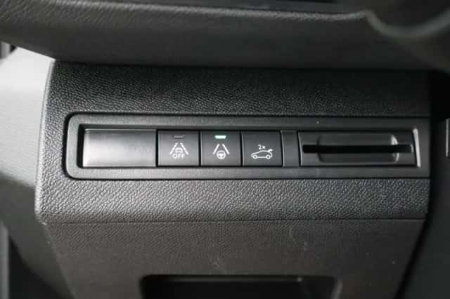 Peugeot 5008 (2021) thumbnail 29