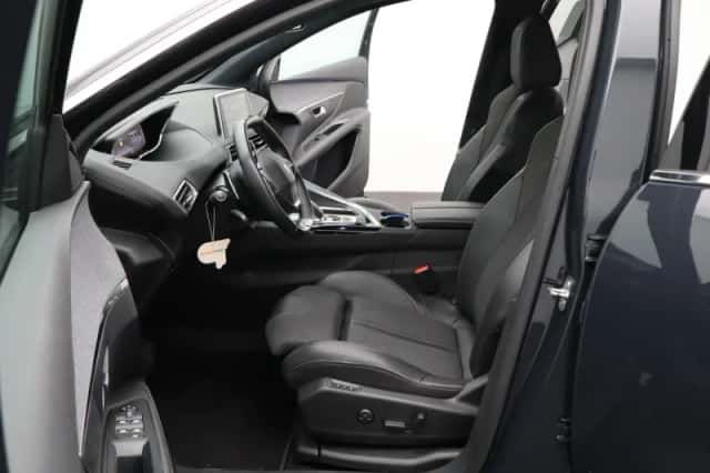 Peugeot 3008 (2021) thumbnail 11