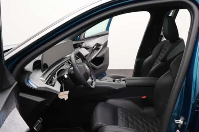 Peugeot e-3008 (2024) thumbnail 11