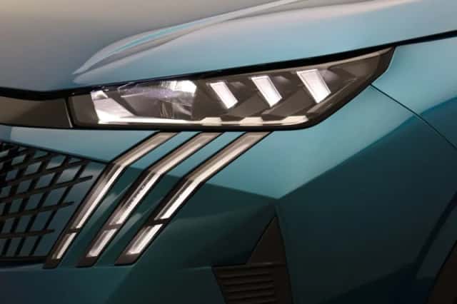 Peugeot e-3008 (2024) thumbnail 15