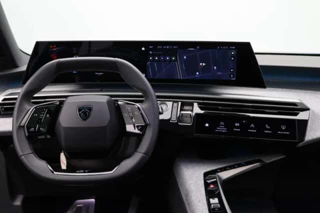 Peugeot e-3008 (2024) thumbnail 3