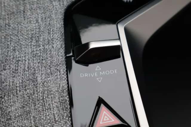 Peugeot e-3008 (2024) thumbnail 25