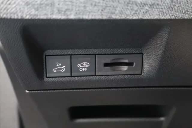 Peugeot e-3008 (2024) thumbnail 27