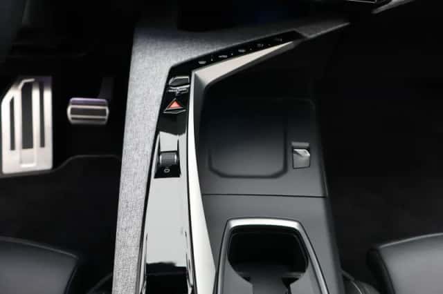Peugeot e-3008 (2024) thumbnail 8