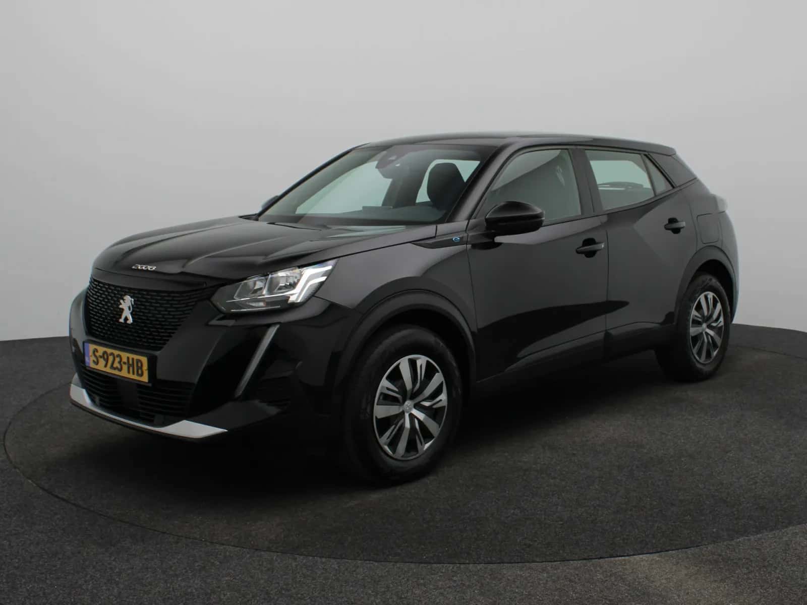 Peugeot e-2008 (2023) — foto 1
