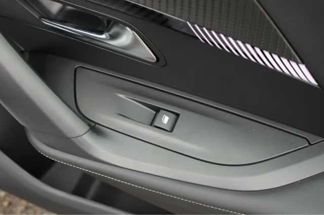 Peugeot e-2008 (2026) thumbnail 6