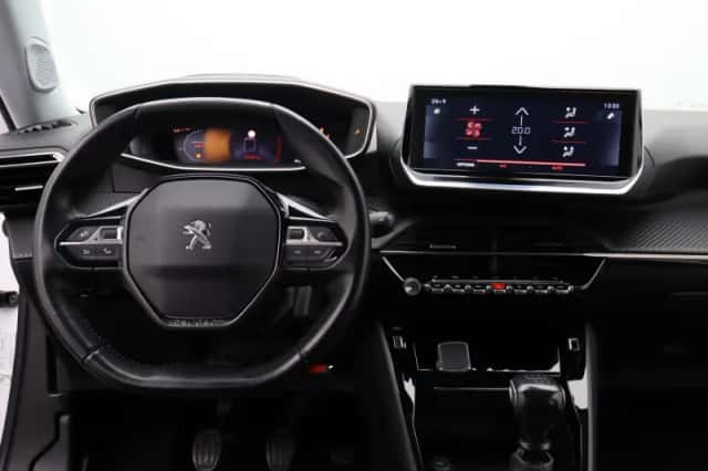 Peugeot 2008 (2021) thumbnail 3