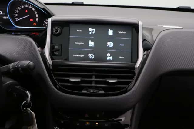 Peugeot 2008 (2018) thumbnail 3