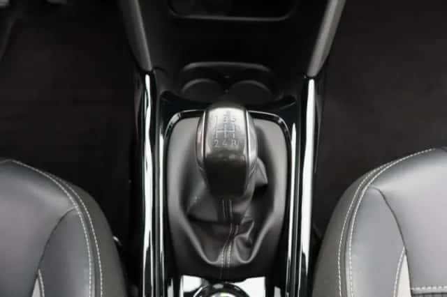 Peugeot 2008 (2018) thumbnail 4