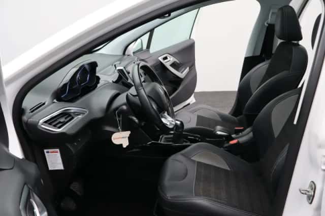 Peugeot 2008 (2018) thumbnail 5