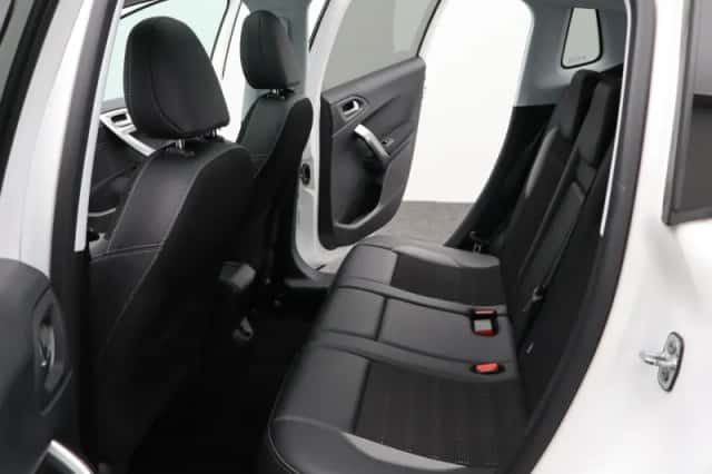 Peugeot 2008 (2018) thumbnail 6