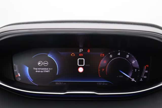 Peugeot 3008 (2022) thumbnail 4