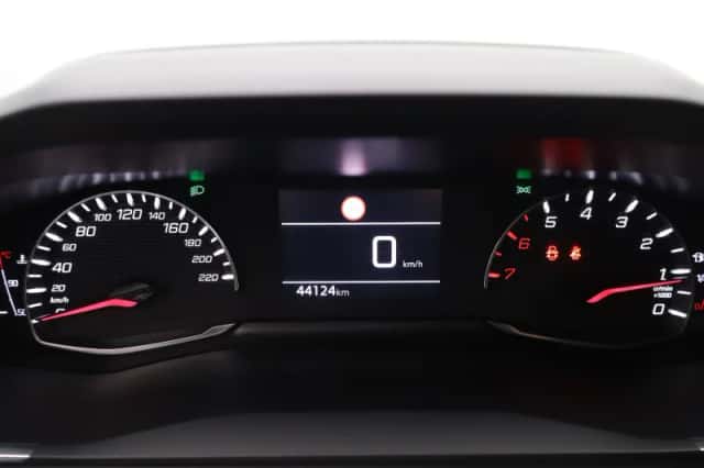 Peugeot 2008 (2022) thumbnail 4