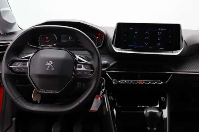 Peugeot 208 (2023) thumbnail 3