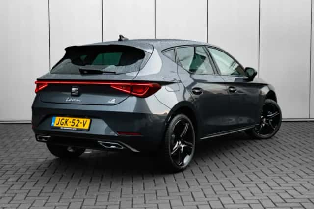 SEAT Leon (2025) thumbnail 2