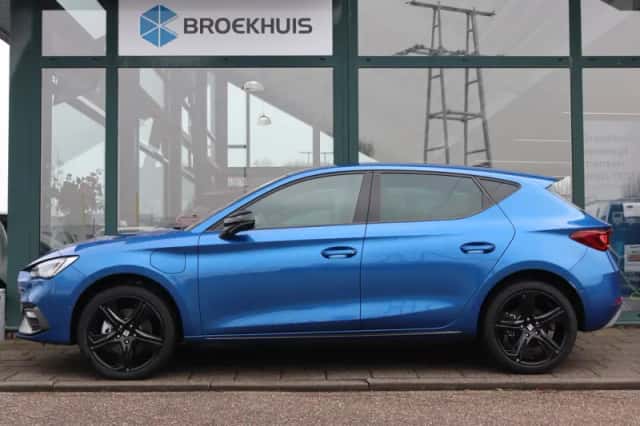 SEAT Leon (2025) thumbnail 2