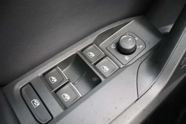SEAT Leon (2025) thumbnail 13