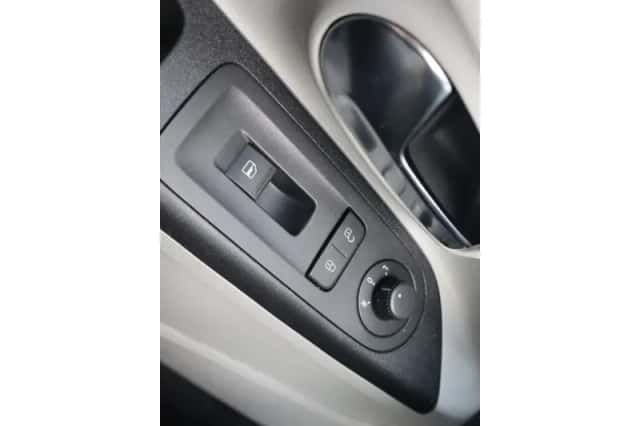 SEAT Mii (2013) thumbnail 14