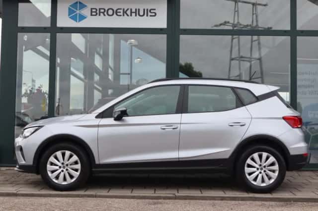 SEAT Arona (2023) thumbnail 2